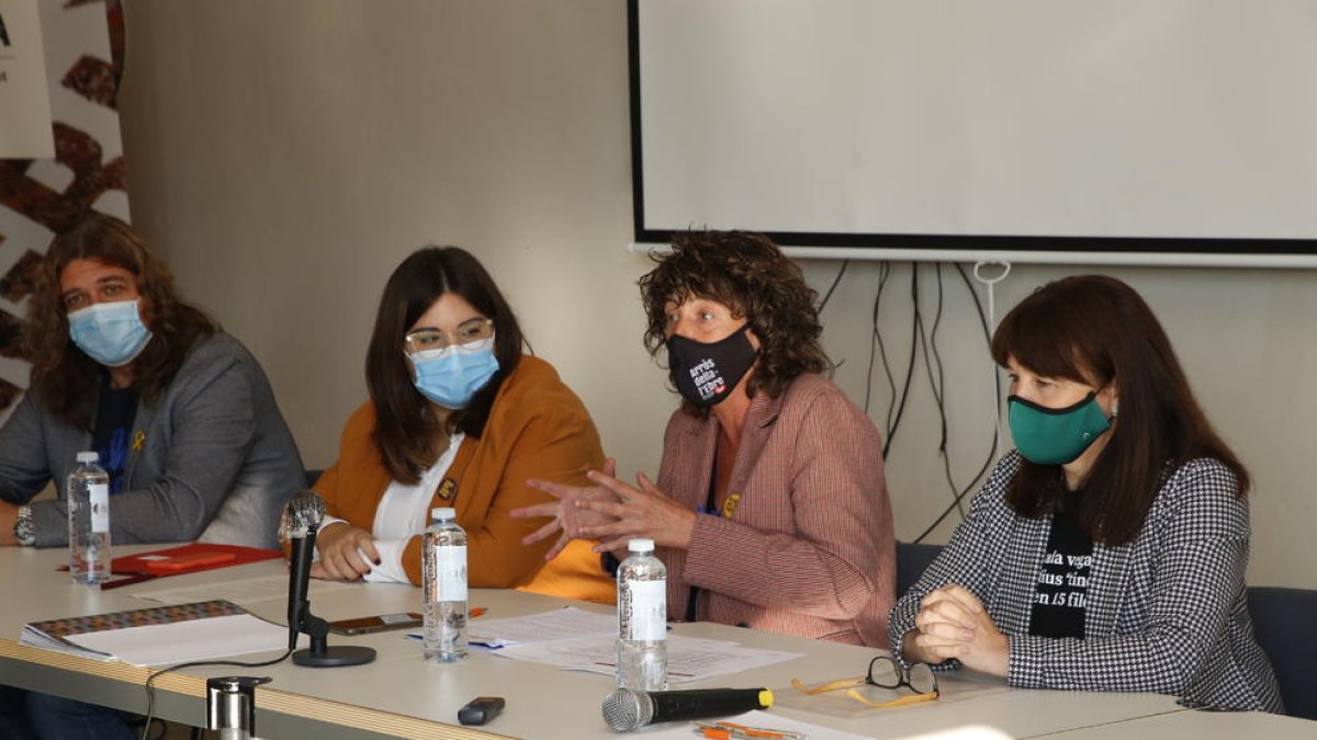 La consellera de Agricultura Teresa Jordà, durante su intervención en las jornadas en Alfarràs.