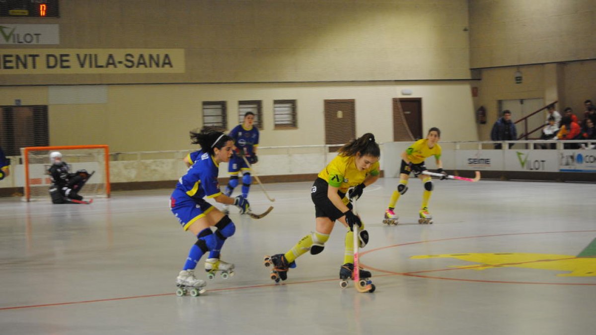 Una acción del partido de ayer entre Vila-sana y Areces.