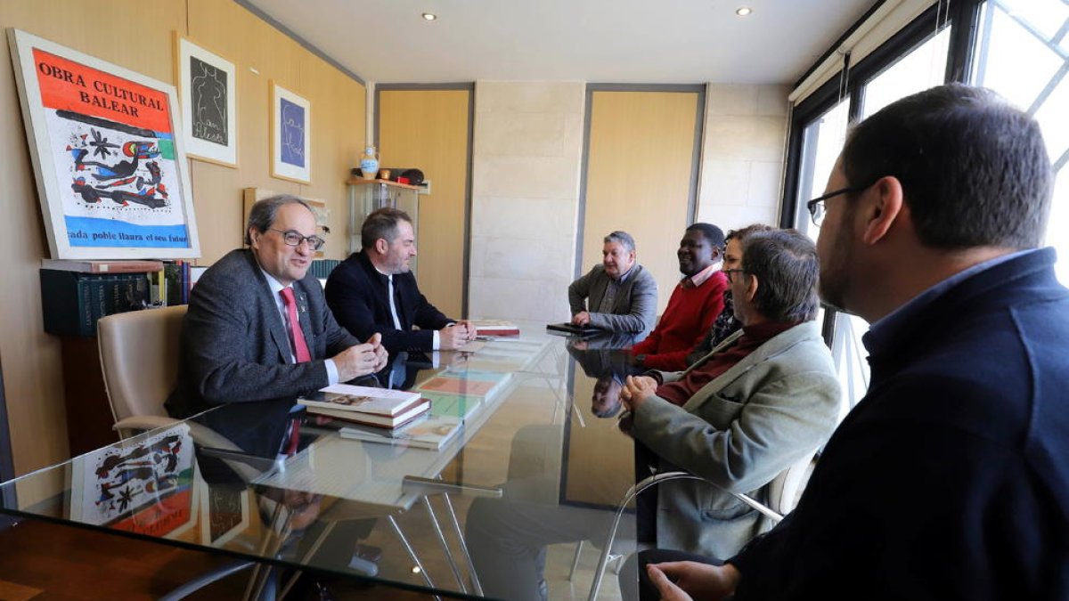 Torra es va reunir amb la junta directiva de l’Obra Cultural Balear (OCB).