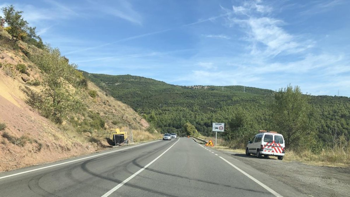 Primeros trabajos en el talud de la C-13 en Talarn. 