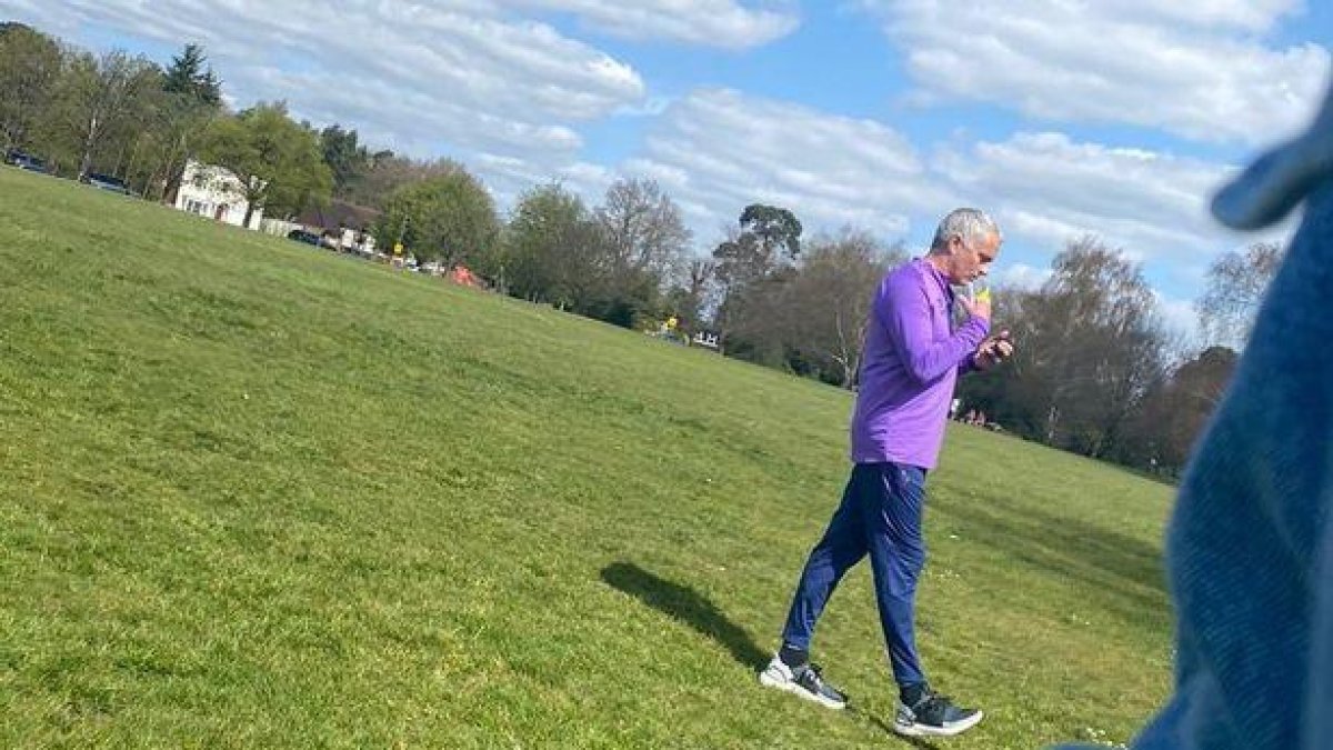 Mourinho, “cazado” mientras entrenaba en un parque.