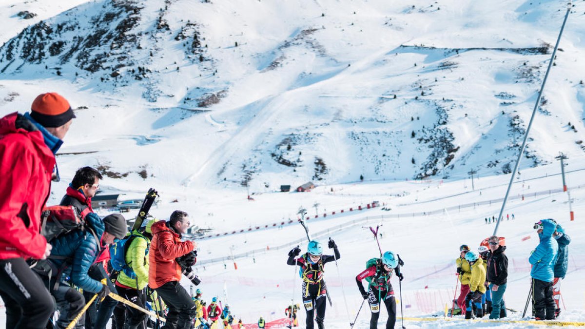 La prueba esprint, que abría el Campeonato de España que recala por segundo año en Boí Taüll, reunió a más de cien esquiadores.