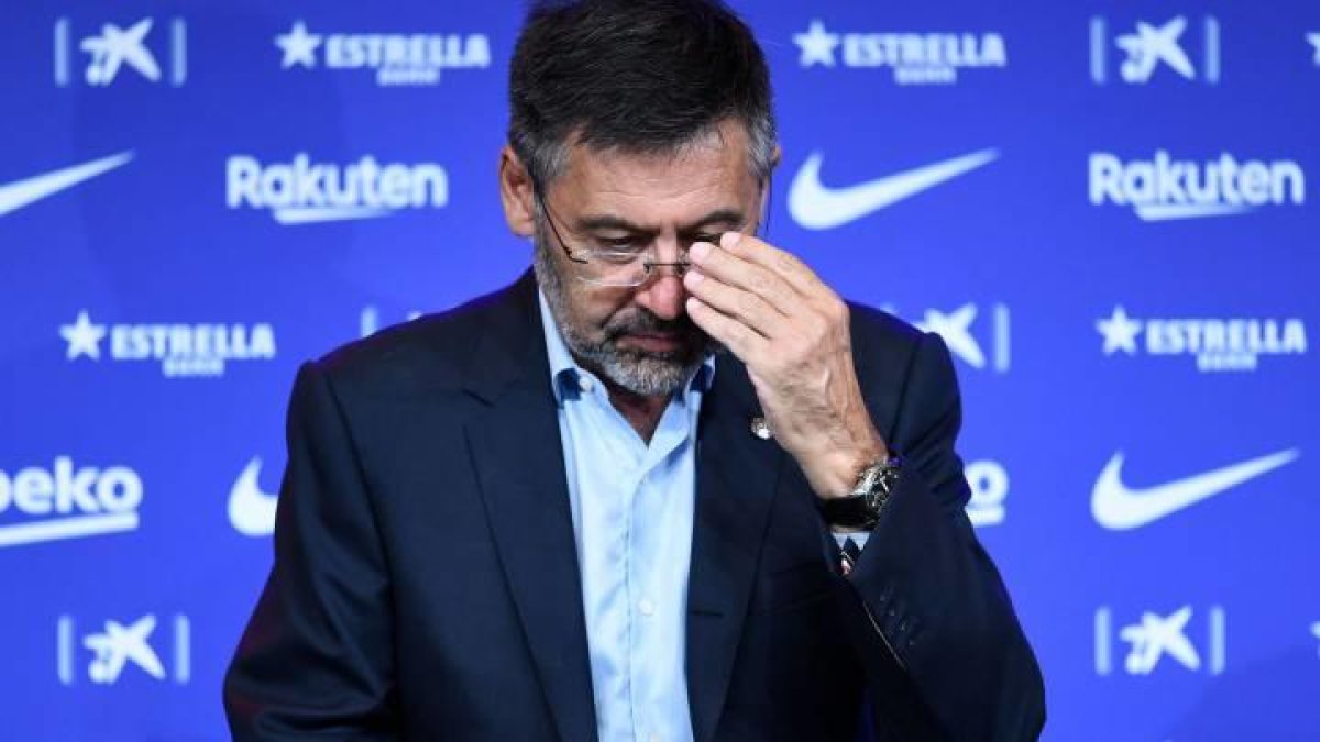 Bartomeu, pegado con cola a la silla.