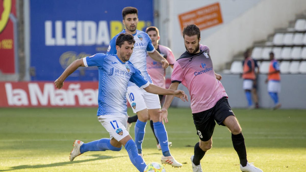 Una acció d’un dels partits del Lleida de la temporada passada.