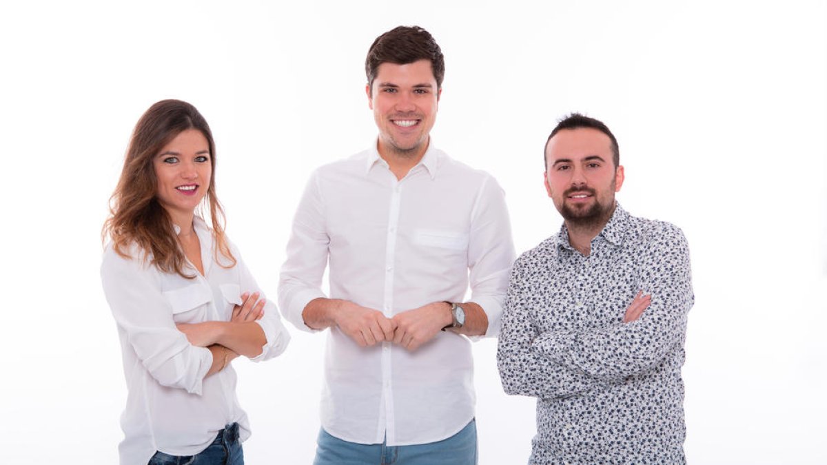 Rut Camí, Joan Cama y Aleix Bergés conducen este programa.