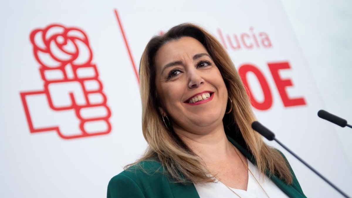 Susana Díaz, a la roda de premsa que va oferir ahir a Sevilla.