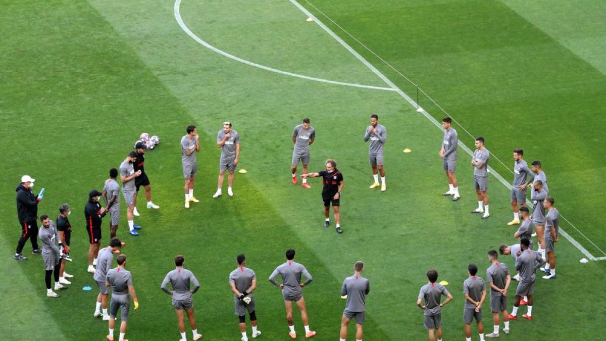 Els jugadors de l’Atlètic de Madrid durant l’entrenament a l’estadi José Alvalade.