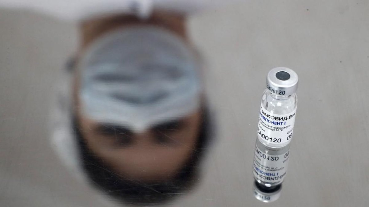 AstraZeneca estudia combinar la seua vacuna contra la covid amb l'Sputnik russa