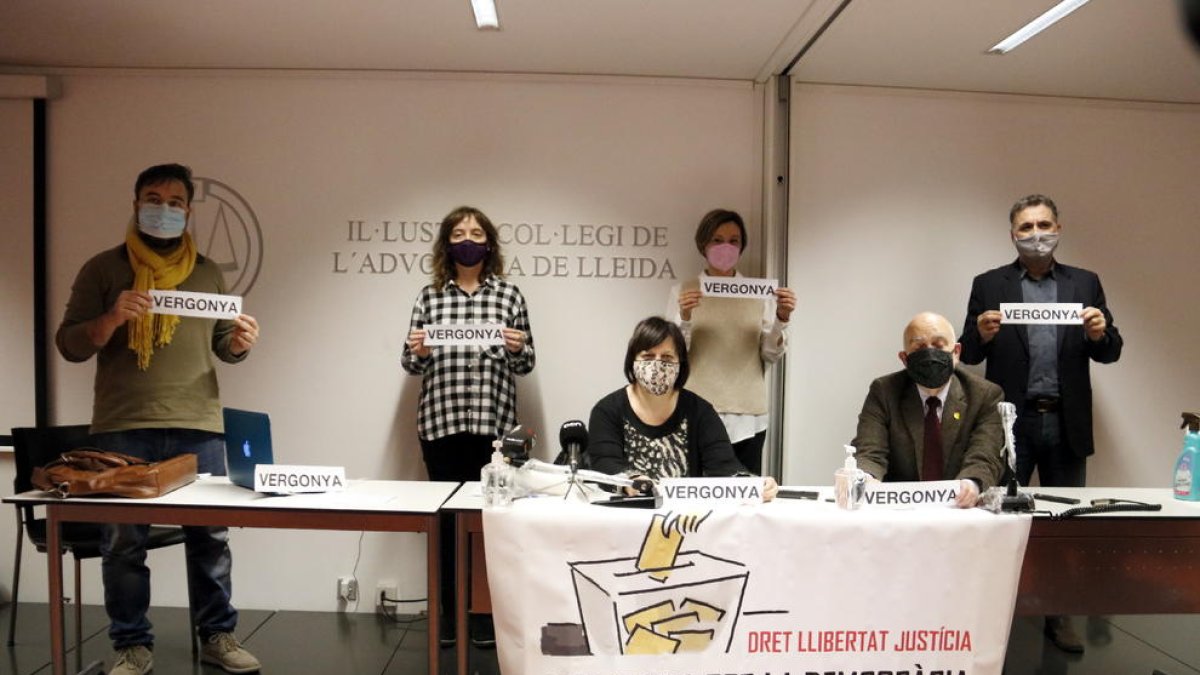Actes ahir del Col·legi d’Advocats de Lleida i Advocacia per la Democràcia contra la interlocutòria.
