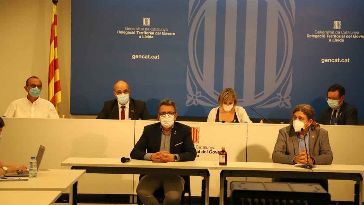 Pueyo, Buch, Vergés, Farré, Talarn y Massot en la rueda de prensa.