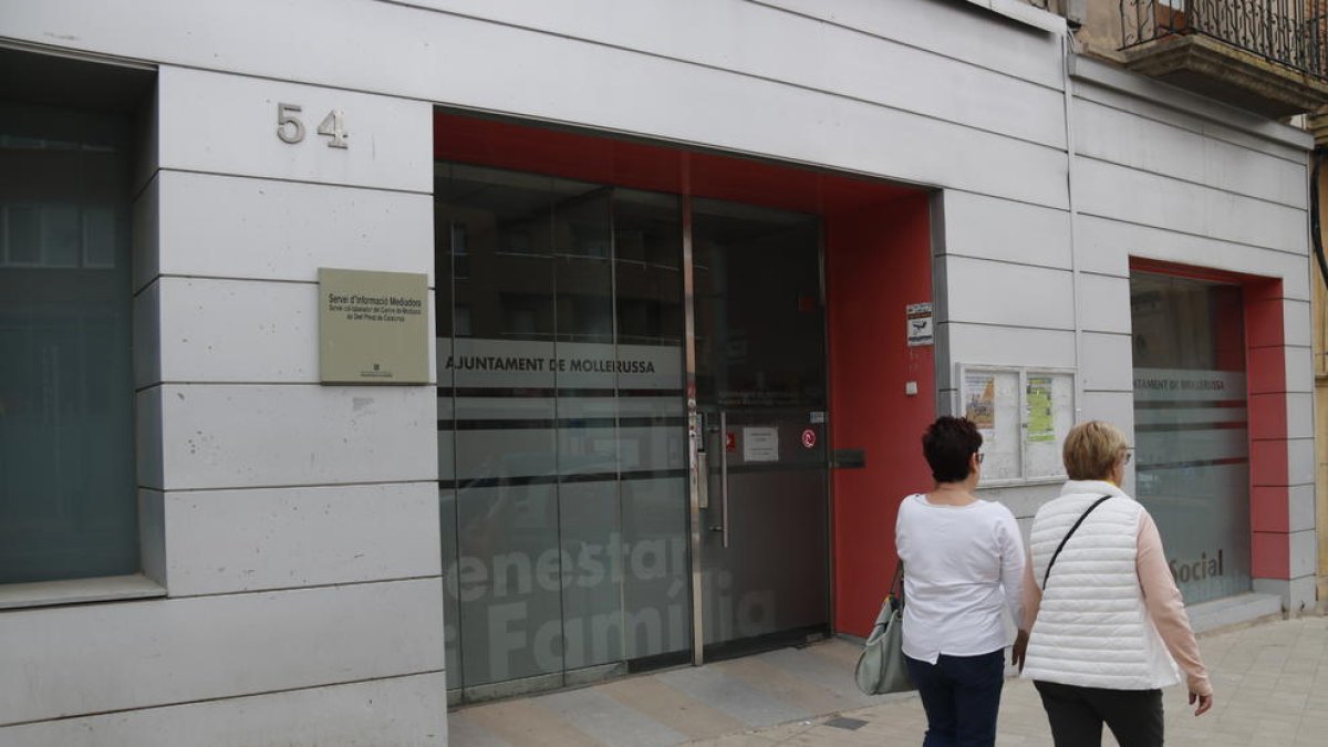 Àrea de Benestar Social de l’ajuntament de Mollerussa, on els Mossos van fer ahir un escorcoll.