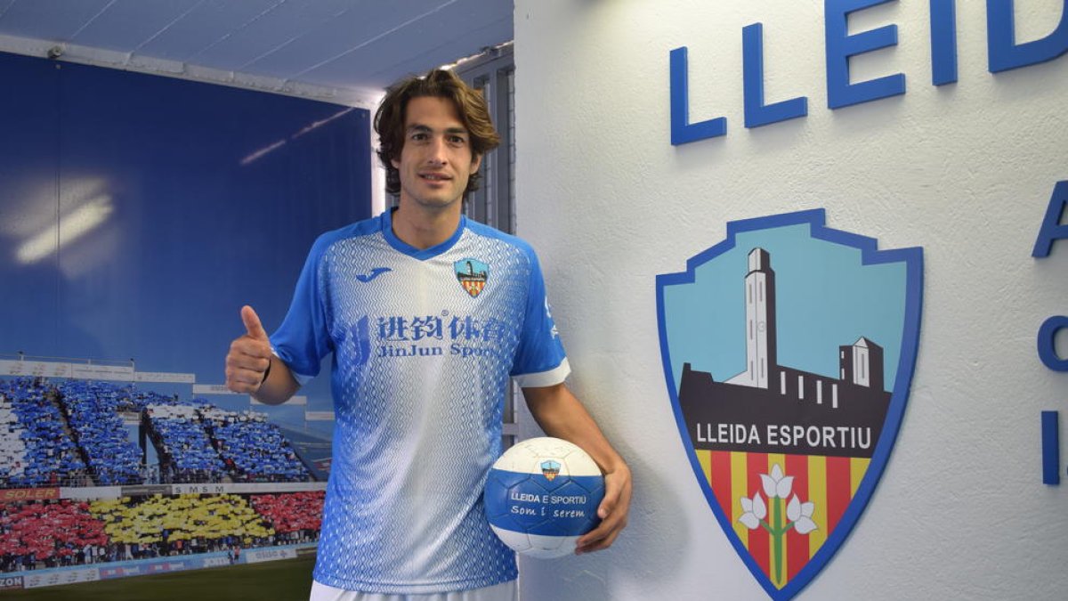 Daniel Provencio, ahir durant la presentació com a jugador del Lleida.