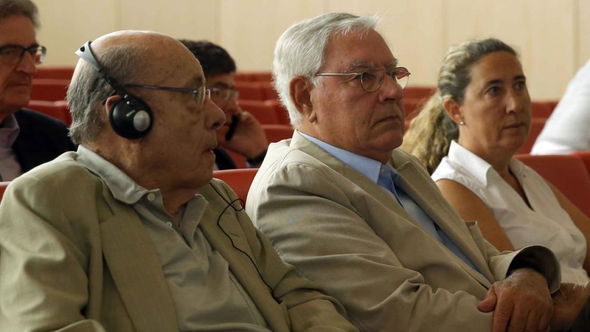 El expresidente del Palau de la Música Félix Millet (i) junto al exdirector administrativo del Palau de la Música Jordi Montulll y su hija, la exdirectora financiera del Palau de la Música, Gemma Montull (d), en la última sesión del juicio.