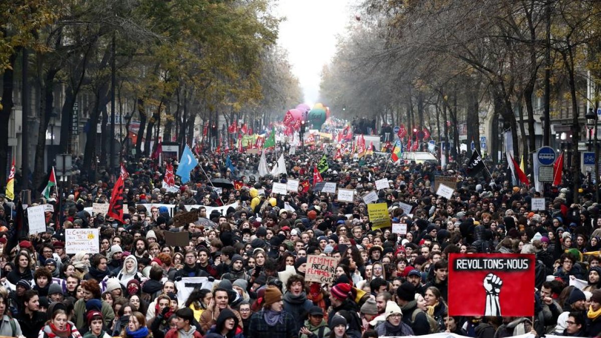 Una de les últimes manifestacions que han tingut lloc a París contra la reforma de les pensions.