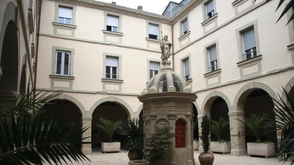 Imagen del interior de la residencia Mare Güell de Cervera. 