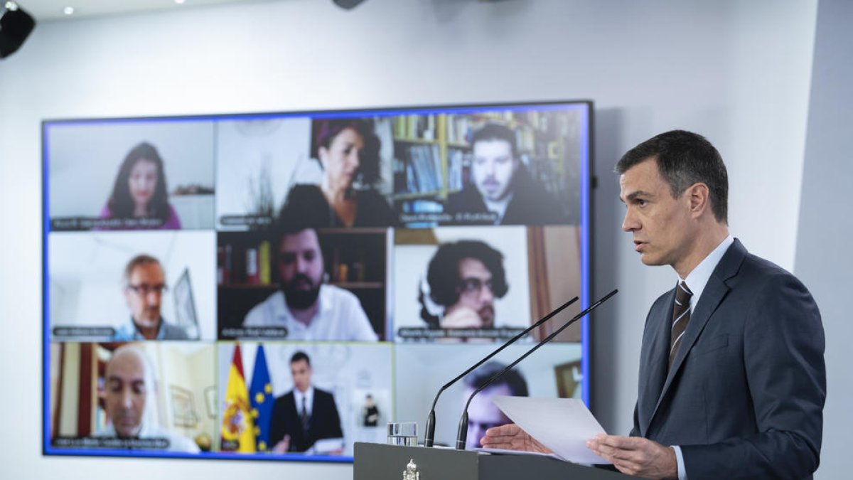 El presidente del Gobierno, Pedro Sánchez, ayer en rueda de prensa en el palacio de la Moncloa.