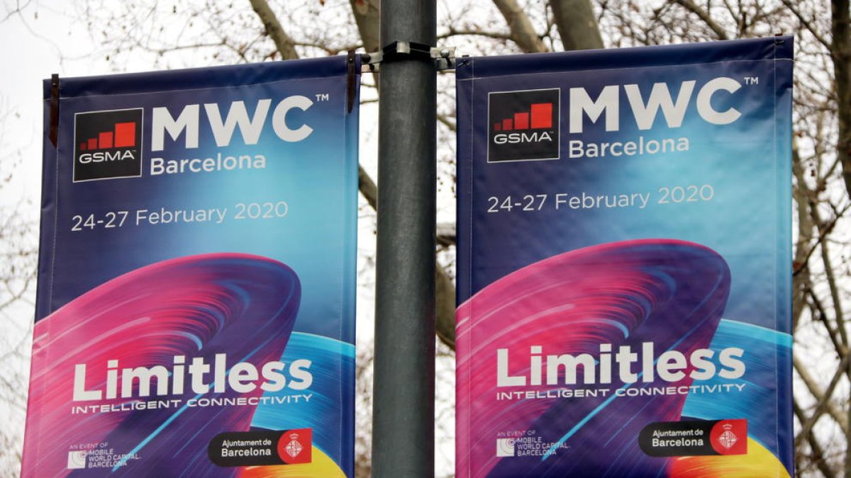 Banderolas que anuncian el Mobile World Congress en Barcelona.