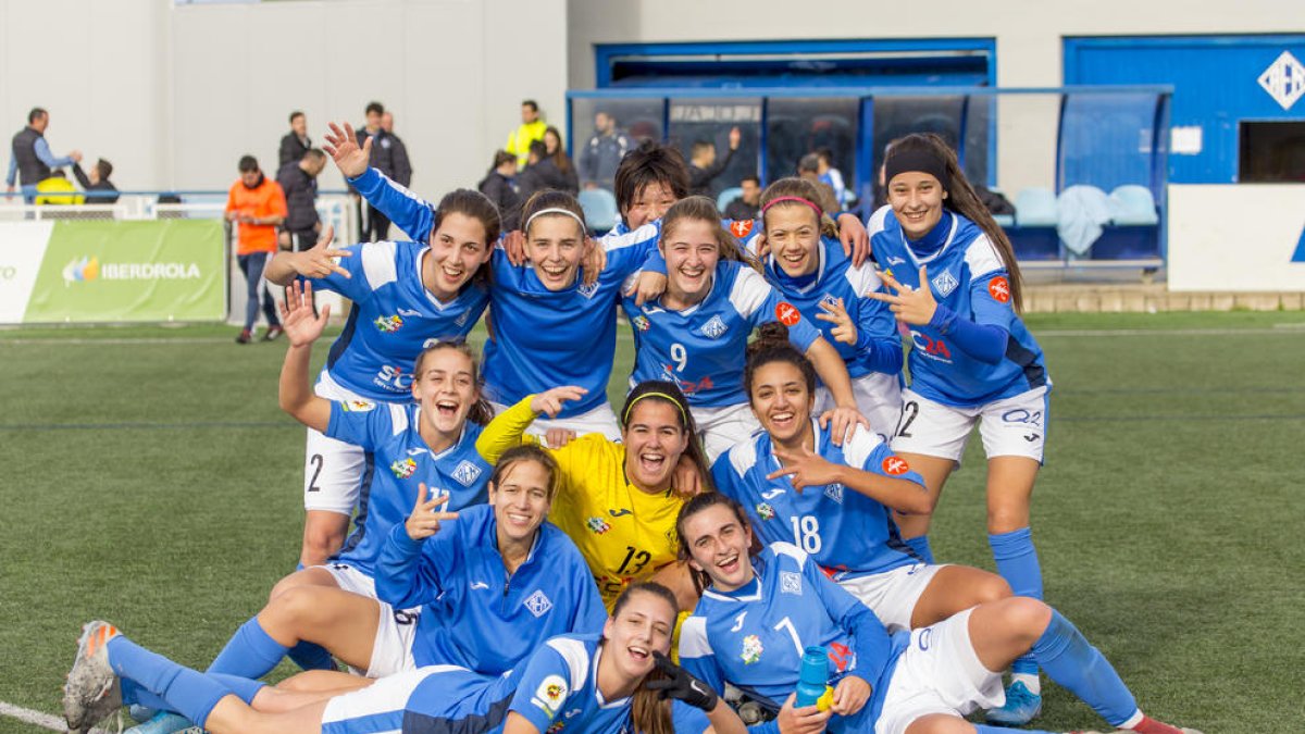 Jugadores de l’AEM, equip que aquesta temporada milita a la Segona divisió del futbol estatal.