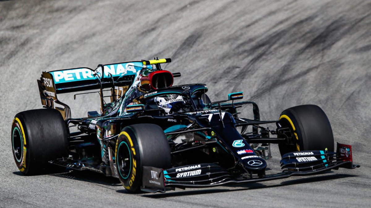 Valtteri Bottas dominó la sesión matinal y Lewis Hamilton no pudo superar su tiempo por la tarde.