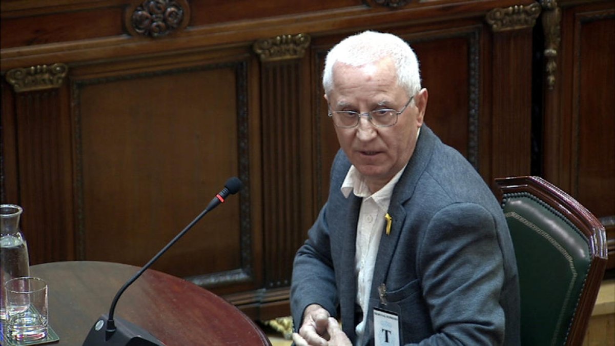 Nemesio Fuentes, agente jubilado de la Policía Nacional, ayer, durante su declaración en el Supremo.