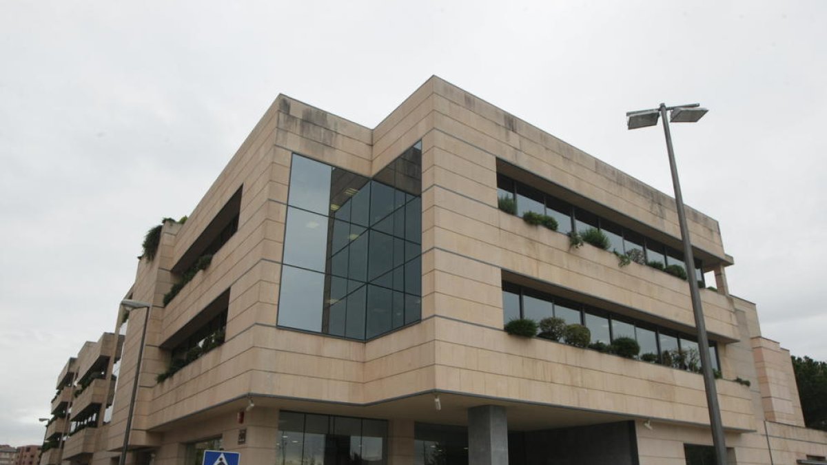 La sede de la Dirección General de Tráfico (DGT) en Lleida.