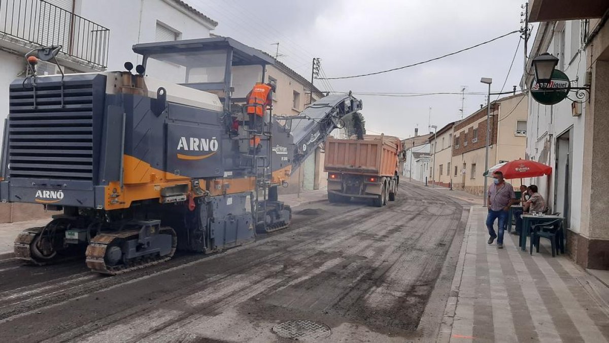 Els treballs han començat amb l’aixecament del paviment.