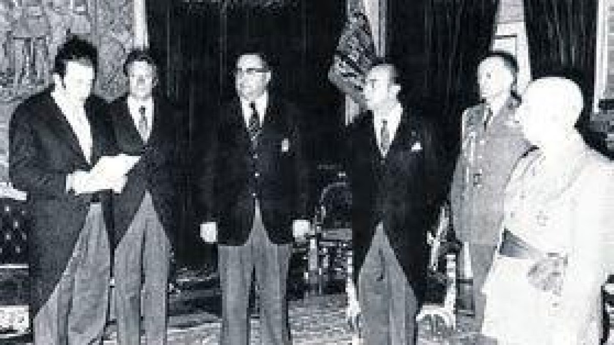 El llavors president Agustí Montal va entregar una medalla a Franco.