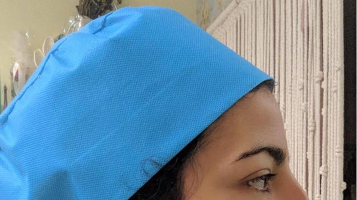 La red de costureros de Tàrrega confecciona gorras médicas después de hacer unas 5.000 mascarillas caseras