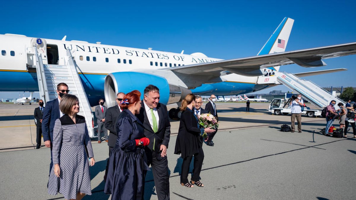 Imagen de la llegada del secretario de Estado de EEUU, Mike Pompeo, a Polonia.