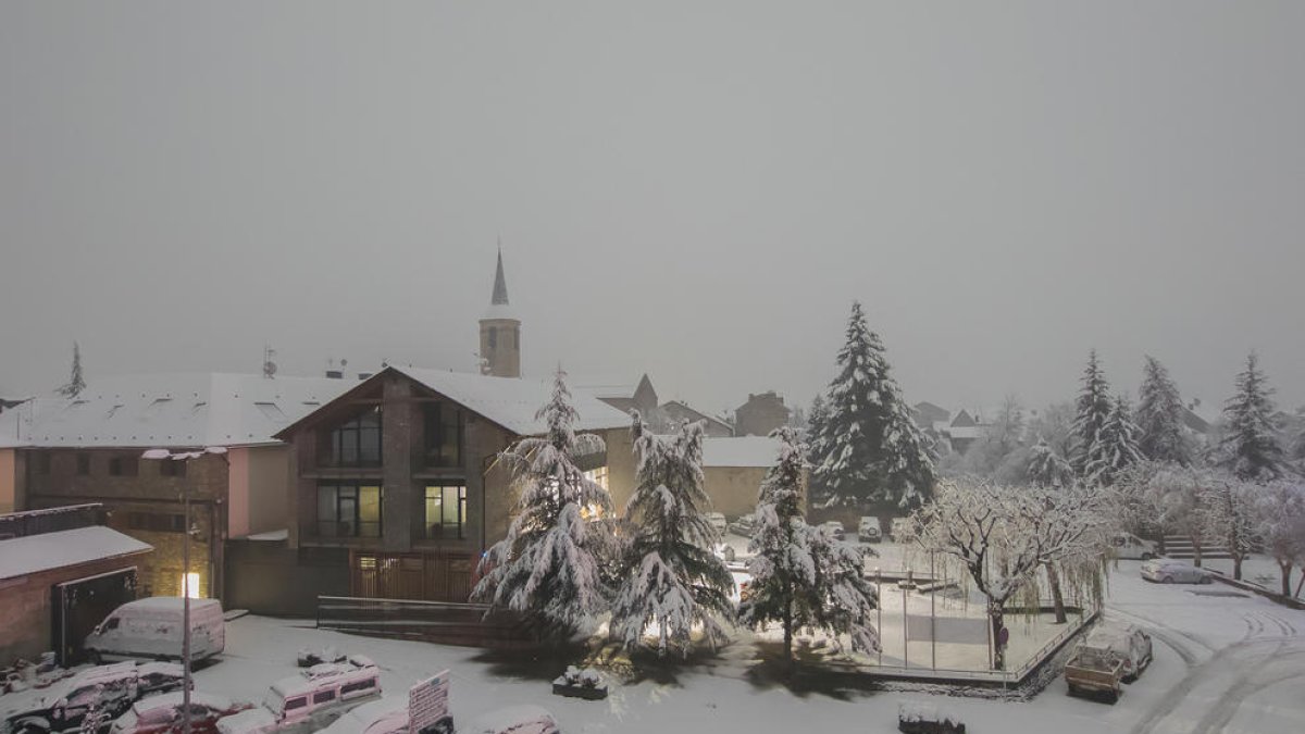 Imagen de ayer de Esterri d’Àneu tras las nevadas de la noche del jueves al viernes. 