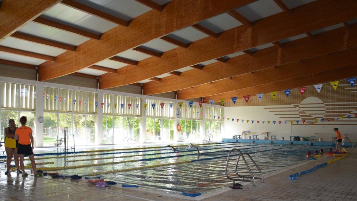 Imatge d’arxiu de la piscina coberta de Tàrrega.