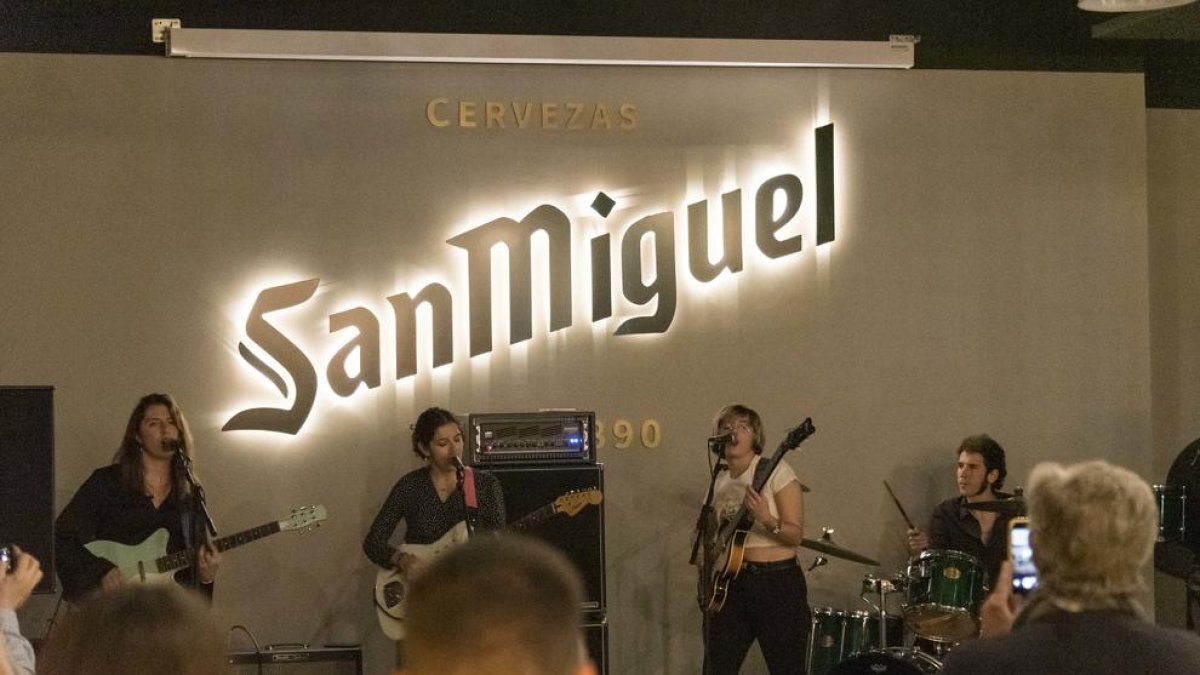 La banda del Baix Llobregat, el jueves durante su actuación.