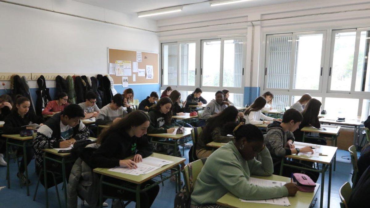 Imagen de archivo de alumnos de un instituto durante las pruebas de competencias básicas.