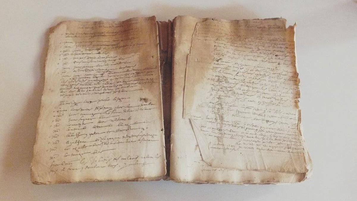 Restauren el 'Llibre de la Cort del Batlle de Guimerà', del segle XVI