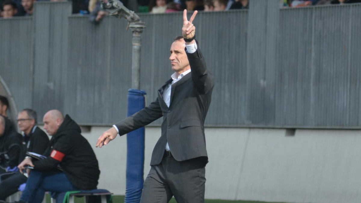 Joan Carles Oliva, durante su debut el pasado domingo en el campo del Cornellà.