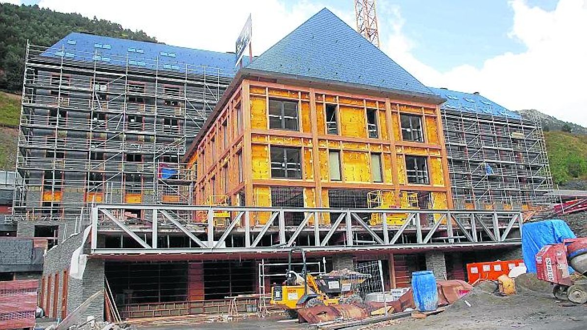 Imagen de archivo del hotel Himàlaia en obras en 2008.