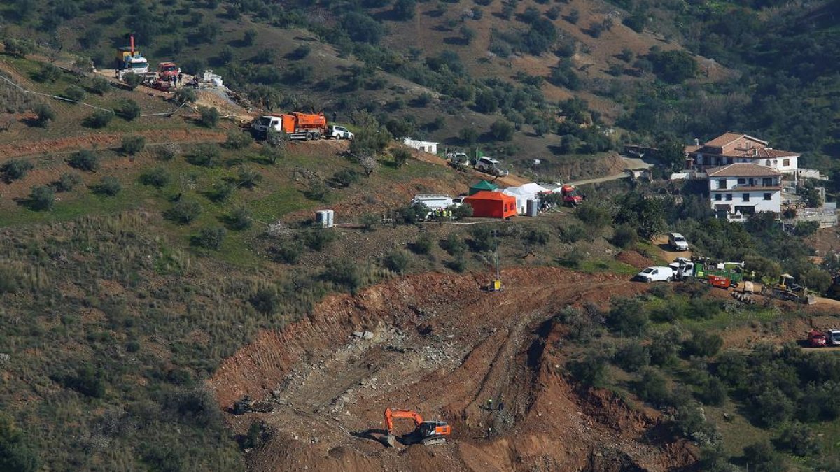 Els treballs per buscar Julen se centren en un túnel paral·lel