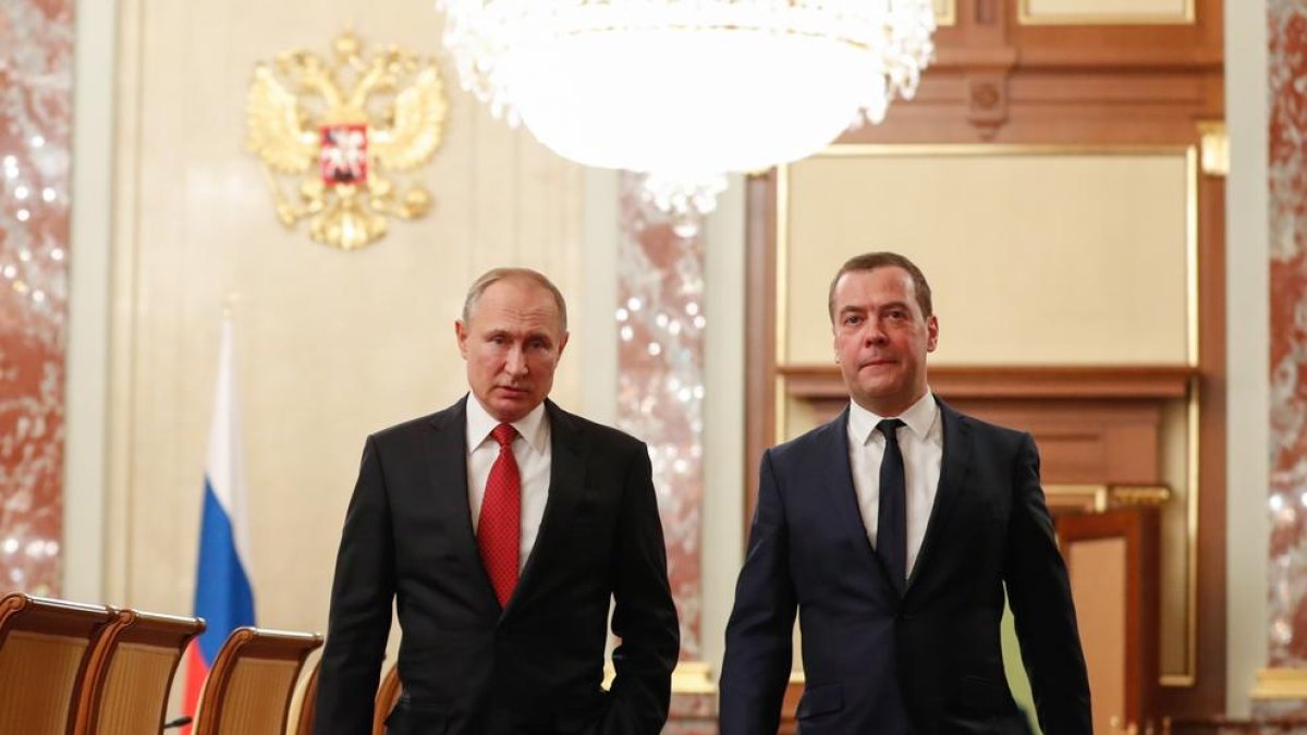 El president rus, Vladímir Putin, i el primer ministre, Dmitri Medvédev, ahir al Kremlin.