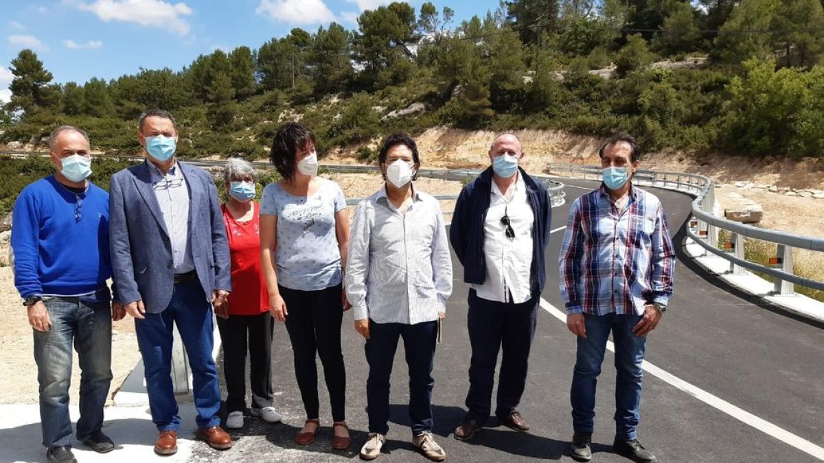 Gavín, en el centro junto con autoridades de Les Garrigues.