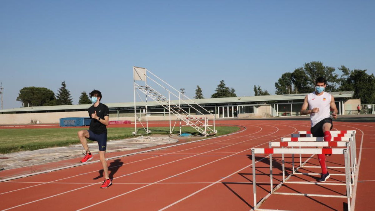 Les pistes d’atletisme de les Basses, que va reobrir la Paeria fa unes setmanes, tornen a tancar.