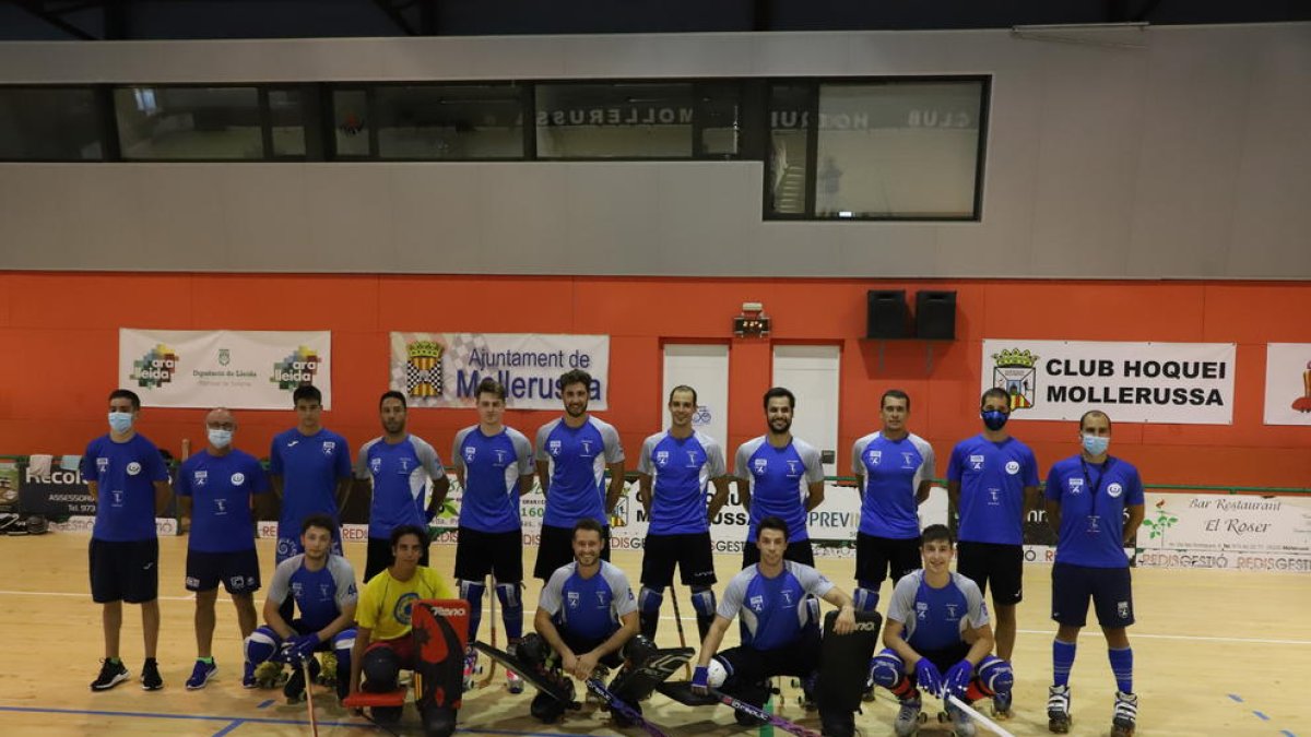 La plantilla i el cos tècnic del Lleida Llista per a la temporada vinent ahir abans d’iniciar els entrenaments a Mollerussa.