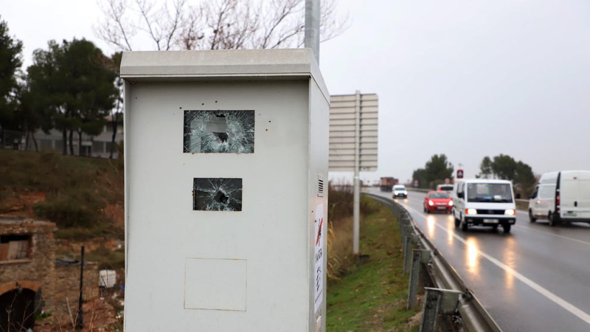 Imatge d'un radar trencat.