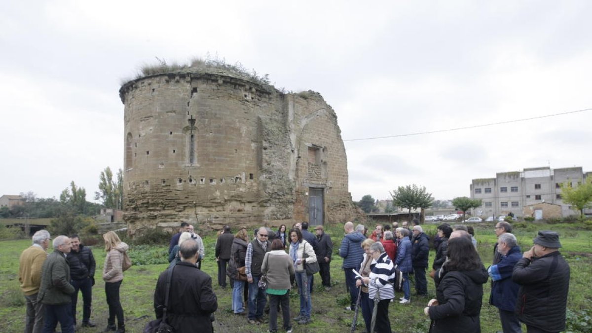 Una visita guiada ‘reivindicativa’ a les restes del monestir de Sant Ruf, el novembre del 2016.