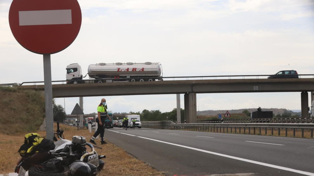 Imagen de una de las motos implicadas en el accidente en la A-2. 