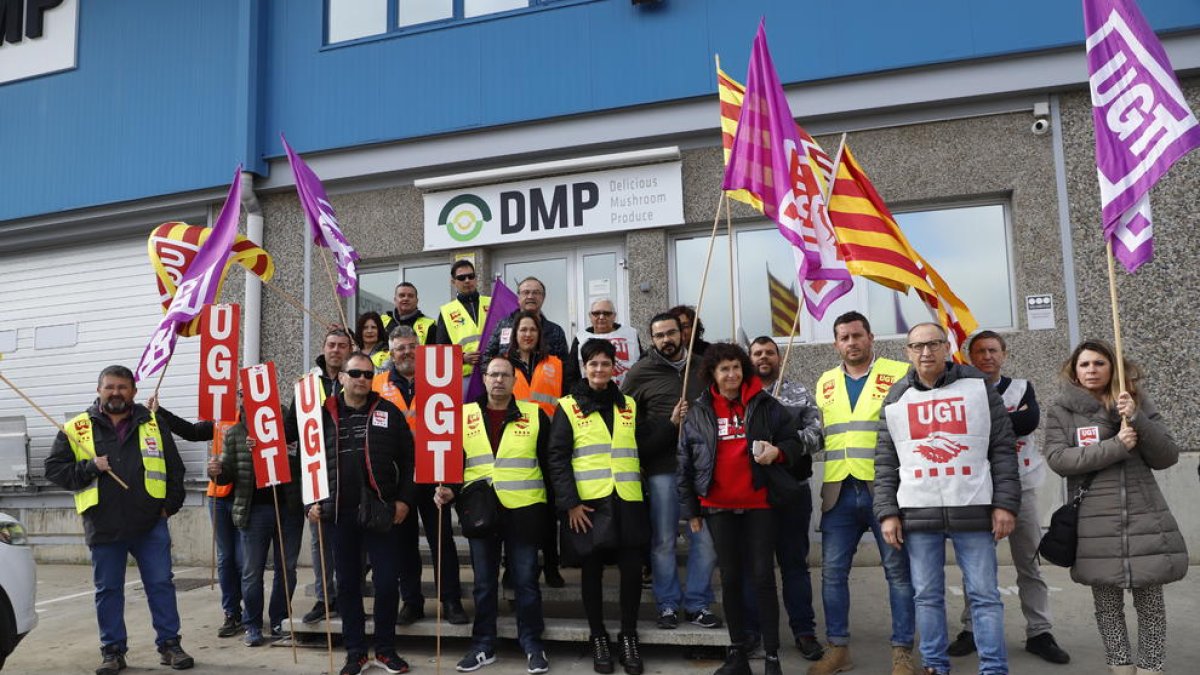 Denuncian el despido de dos empleadas por promover una lista sindical