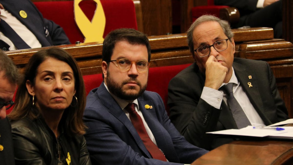 Meritxell Budó, Pere Aragonès i Quim Torra, ahir al Parlament.