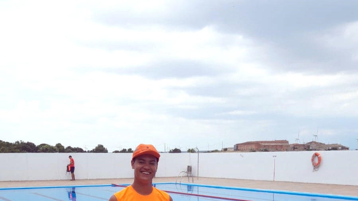 El socorrista de la piscina municipal de Sant Guim de Freixenet.