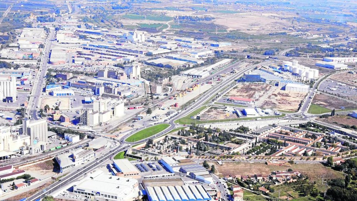 Imagen aérea del polígono industrial El Segre. 
