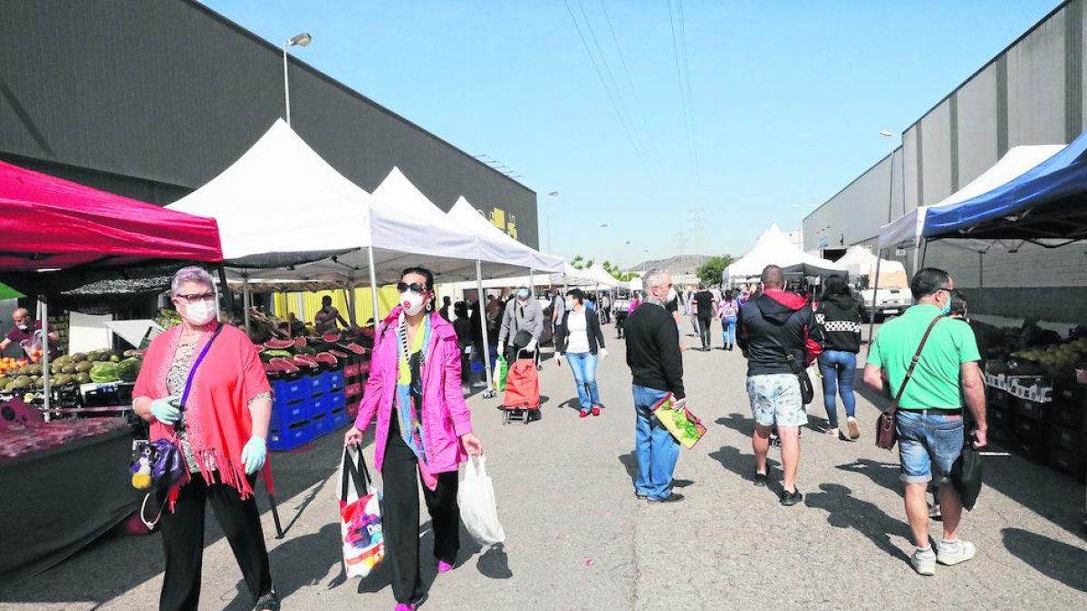 Imatge presa ahir al mercat de Torrefarrera, que ofereix parades d’alimentació.