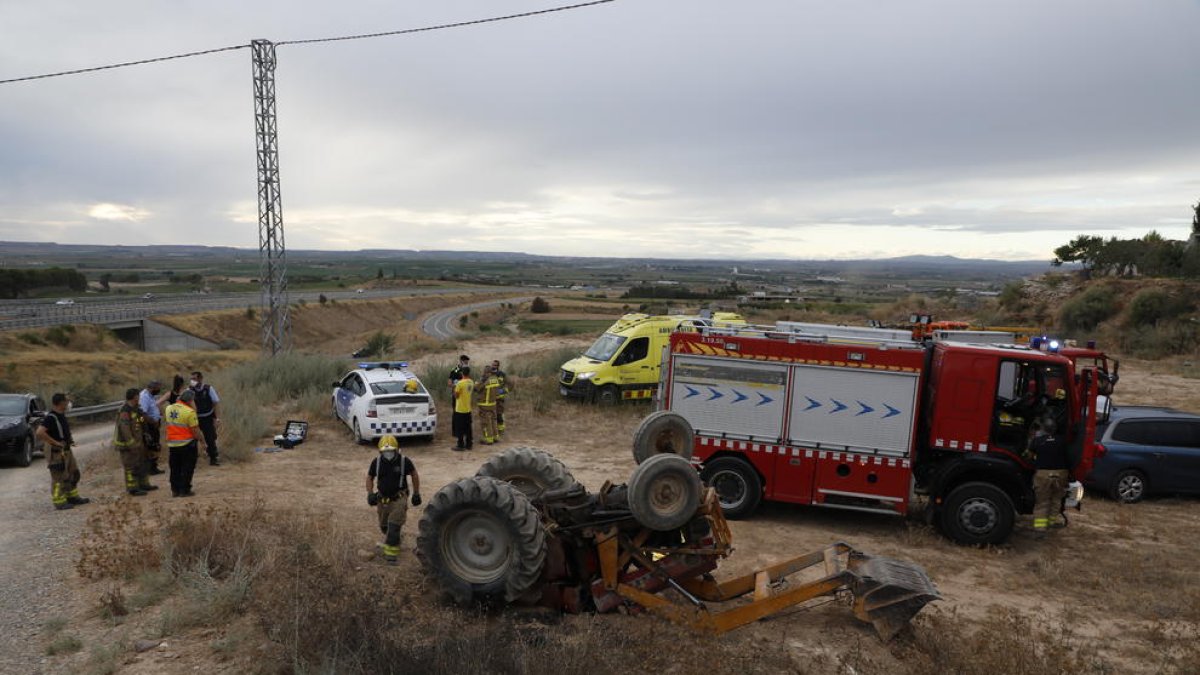 Un vecino de Almacelles de 83 años falleció el martes al volcar su tractor, en la imagen.